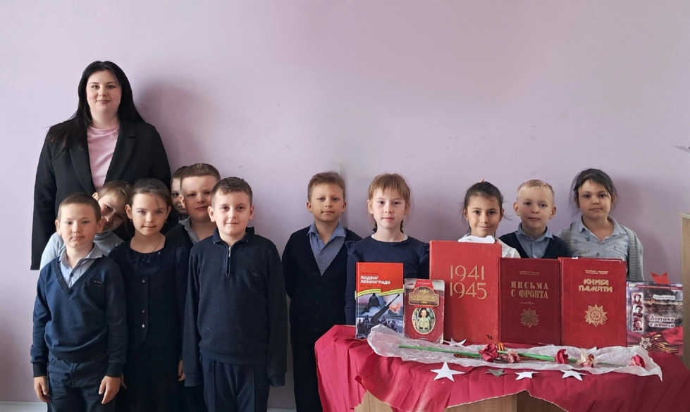 Посетили сельскую библиотеку.